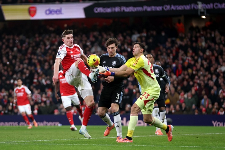Arsenal ubedljivo savladao Aston Vilu i završio 2025. godinu na čelu Premijer lige. Prekinut pobednički niz Aston Vile